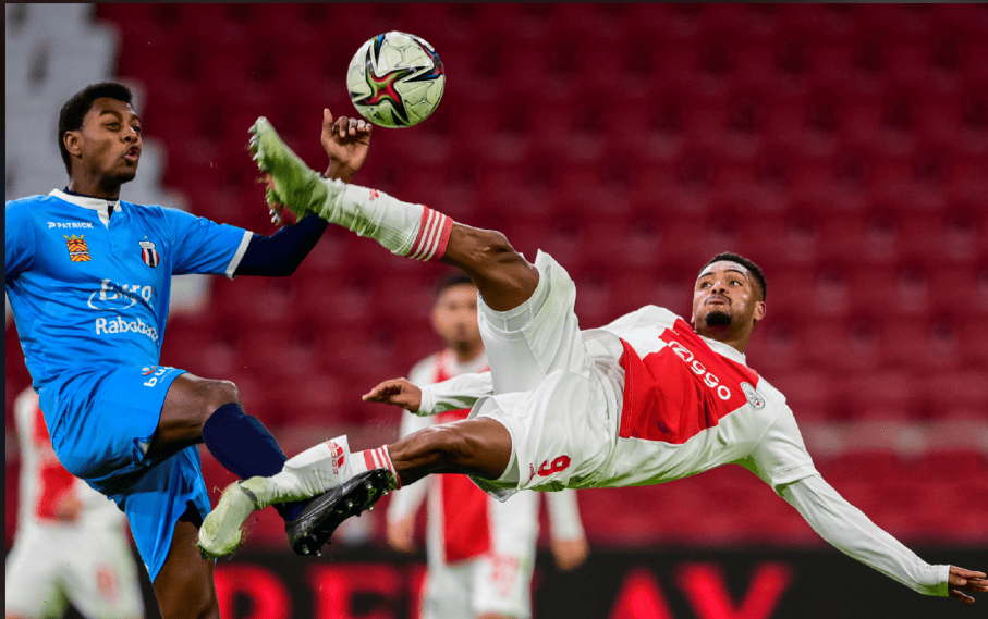 阿贾克斯客场大胜赫尔福德，继续发挥出色 